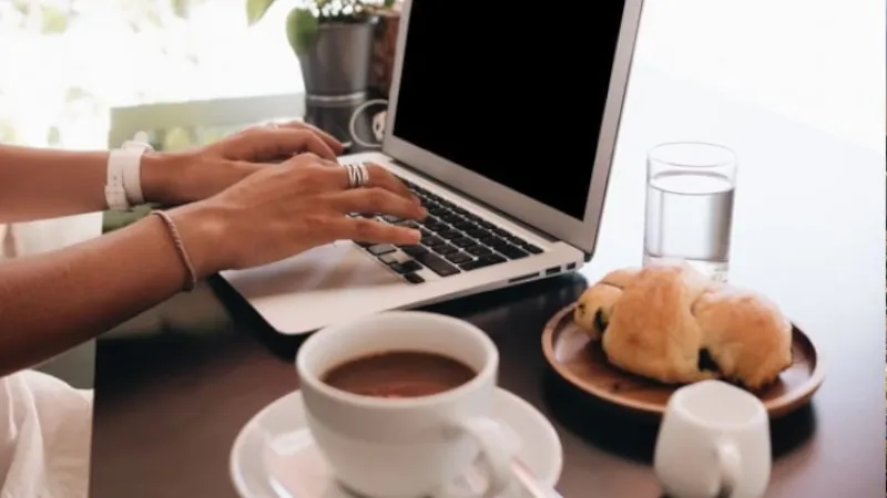 digital nomad working in medellin at breakfast time. Digital nomad is a great business opportunity abroad