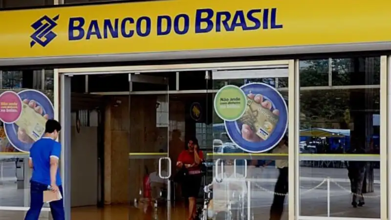 Customers walking into a bank in Brazil How to Open A Bank Account in Brazil