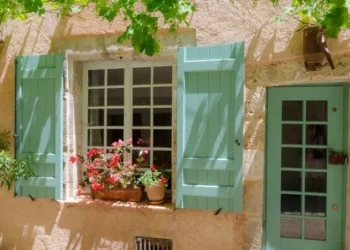 An old house in Moustiers-Sainte Mairie, France