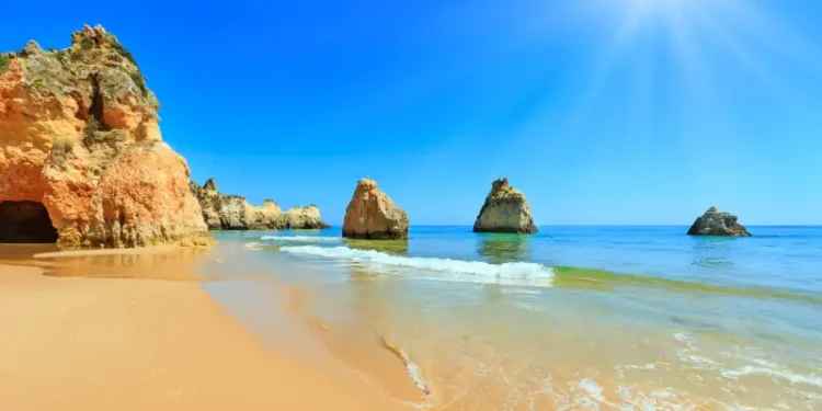 Algarve sunshiny beach Dos Tres Irmaos (Portugal)