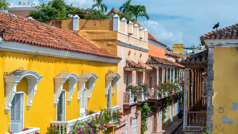 colonial street cartagena