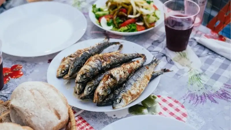 grilled-sardines-table-portugal