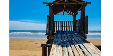 Panama, Las Lajas, walkway to the old wooden baywatch