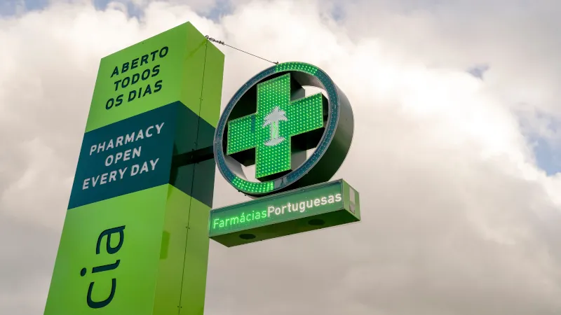 Farmacias Portuguesas advertising totem in Mar Shopping Algarve.