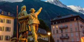 Mountaineers in chamonix