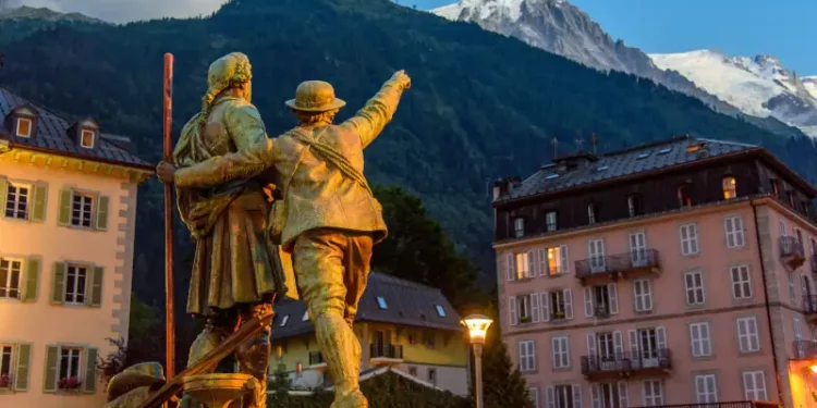 Mountaineers in chamonix