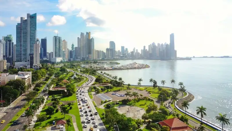 beautiful waterfront park, cinta costera panama