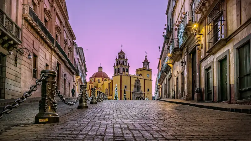 The Guanajuato Cathedral as seen from the Benito Juarez Avenue