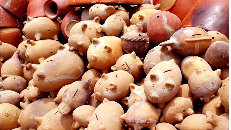 Variety of clay crafts made in Nicaragua
