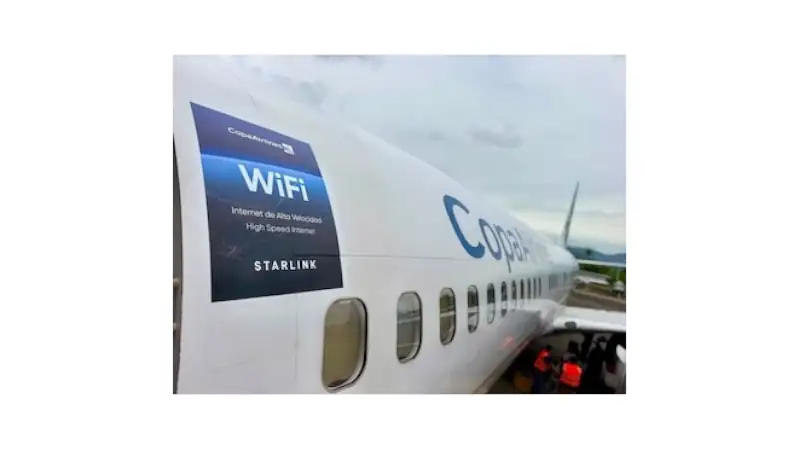 Copa airlines plane with starlink wifi