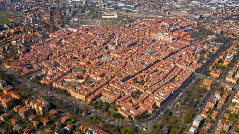 Historic center of Modena city square and buildings