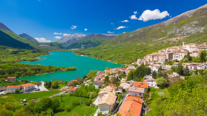 Lago di Barrea, Abruzzo, Italy