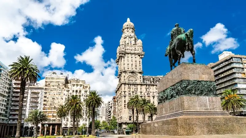 montevideo independence square