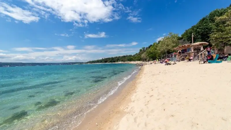 Sunny sandy beach along Bulgaria’s Black Sea coast with clear turquoise water.