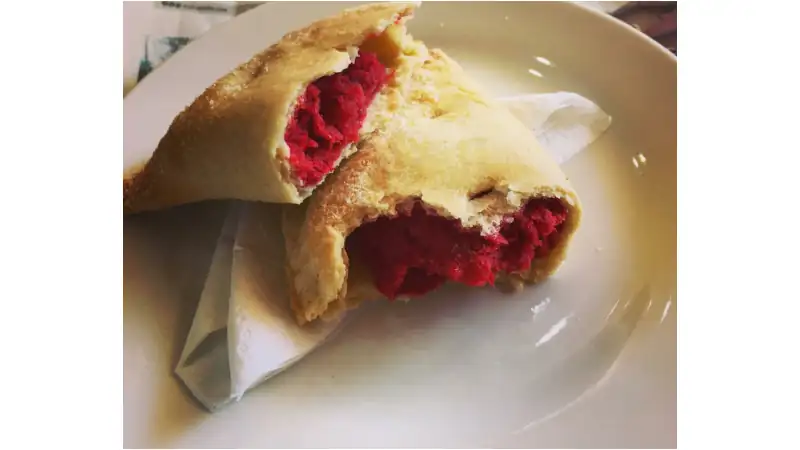 The plantintá or plantain tart is a traditional Panamanian dessert from the Colón and Bocas del Toro provinces