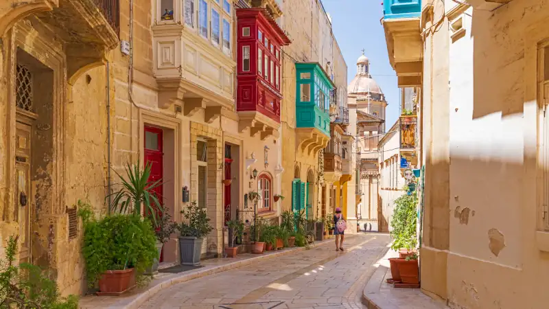 Street view of picturesque Vittoriosa, Malta.