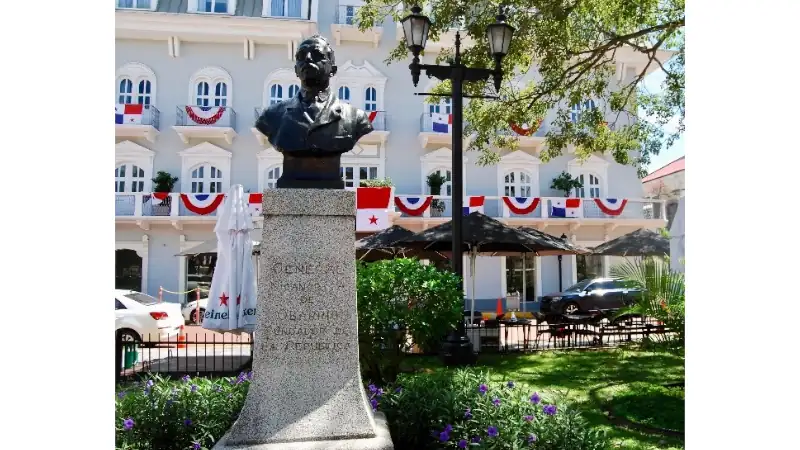 Historic monument and colonial architecture decorated with Panama’s national colors.