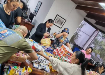 Live And Invest Overseas staff helping pack supplies to aid residents of Panama’s central provinces…