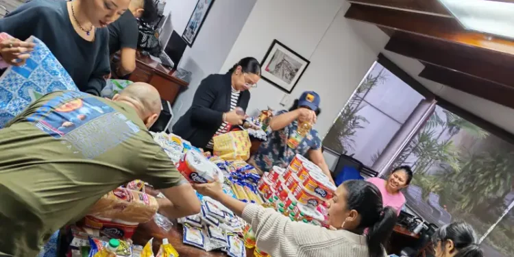Live And Invest Overseas staff helping pack supplies to aid residents of Panama’s central provinces…