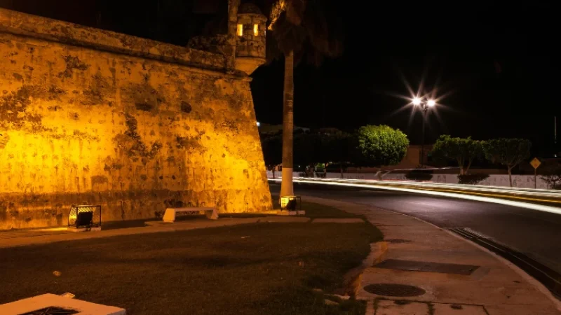 Wall and lookout of Baluarte de San Carlos Bastion at night, Campeche, Mexico